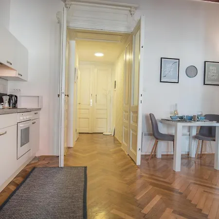 Gallus Central Apartmán *